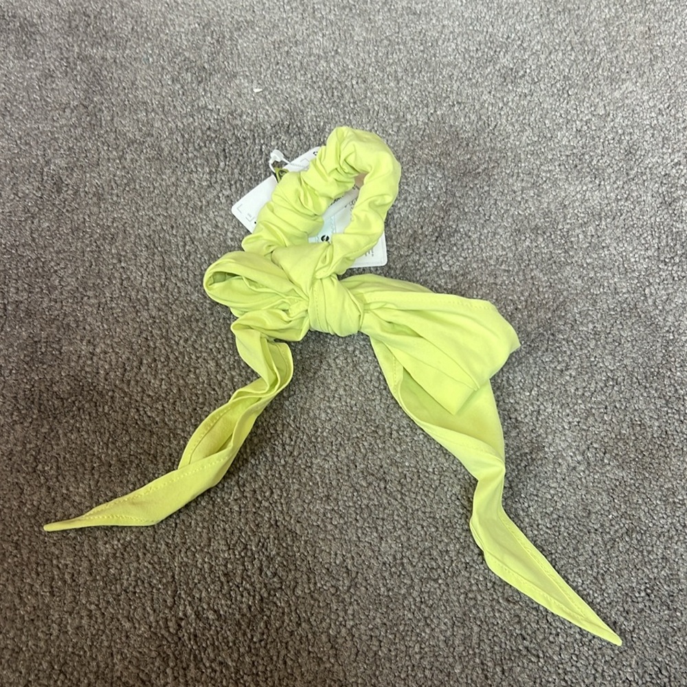 Lululemon scrunchie - Picture 3 of 4